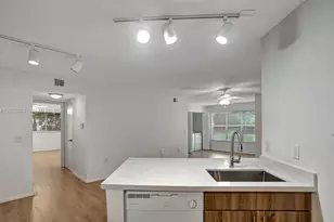 13090 Vista Isles Dr, Sunrise, FL 33325 - Photo 10
