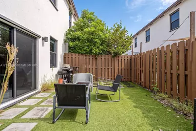 530 NE 207th St, Miami, FL 33179 - Photo 24
