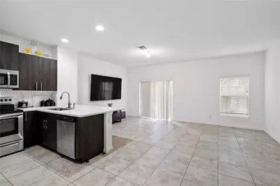 1128 NW 40th Ter, Lauderhill, FL 33313 - Photo 6