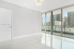 92 SW 3rd St, Miami, FL 33130 - Photo 8