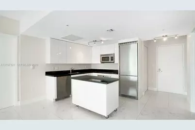 92 SW 3rd St #1803, Miami, FL 33130 - Photo 2