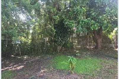 140 NW 60th St, Miami, FL 33127 - Photo 10