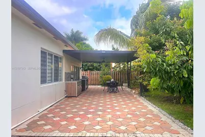 3581 NE 10th Dr, Homestead, FL 33033 - Photo 12