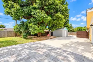 859 Caroline Cir, Palm Beach, FL 33413 - Photo 24