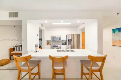 1200 Brickell Bay Dr #2901, Miami, FL 33131 - Photo 4