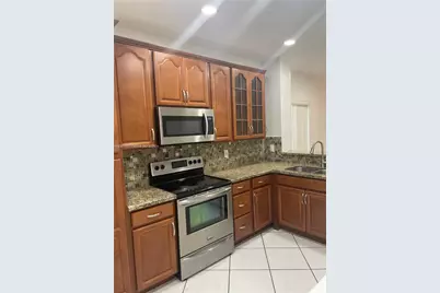 322 SW 120th Ave, Pembroke Pines, FL 33025 - Photo 2