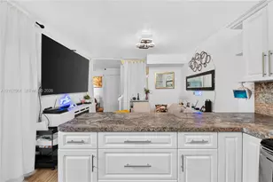 2185 White Pine Cir, Greenacres, FL 33415 - Photo 14