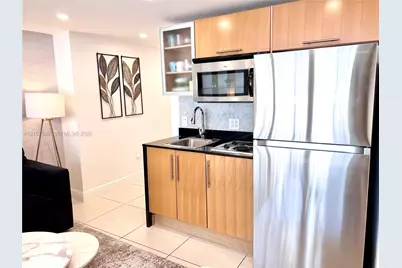 1750 N Bayshore Dr #1218, Miami, FL 33132 - Photo 2