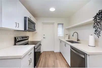 217 Madeira Ave #3, Coral Gables, FL 33134 - Photo 6