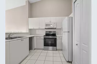 1677 SE 27th Ct #202, Homestead, FL 33035 - Photo 12