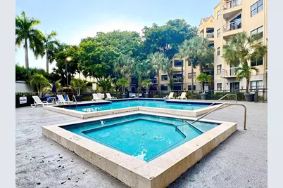 8290 Lake Dr #418, Doral, FL 33166 - Photo 20