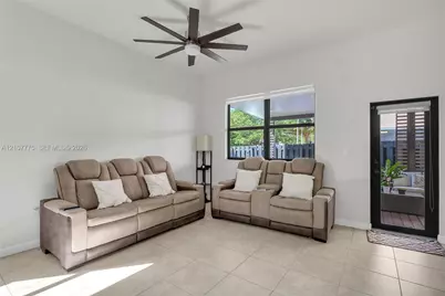 470 SE 34th Ter, Homestead, FL 33033 - Photo 8
