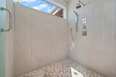 9181 Carlyle Ave, Surfside, FL 33154 - Photo 16