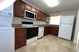 9884 NW 15th St, Pembroke Pines, FL 33024 - Photo 14