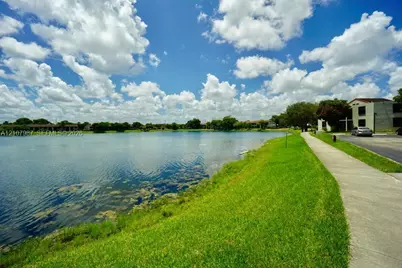 212 Lake Pointe Dr #106, Oakland Park, FL 33309 - Photo 2