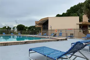 8889 Fontainebleau Blvd, Miami, FL 33172 - Photo 16