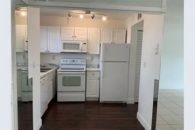 8889 Fontainebleau Blvd #403, Miami, FL 33172 - Photo 4