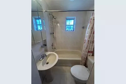 682 W 37th St, Hialeah, FL 33012 - Photo 8
