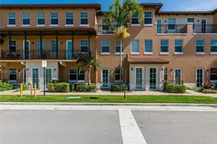 14726 SW 10th St, Pembroke Pines, FL 33027 - Photo 1