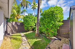 818 NE 3rd St, Hallandale Beach, FL 33009 - Photo 12