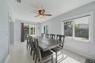 11460 NW 35th Pl, Sunrise, FL 33323 - Photo 10