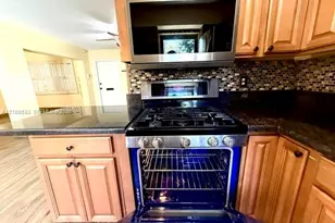 1124 NE 7th St, Hallandale Beach, FL 33009 - Photo 6