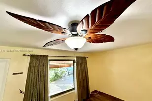 1124 NE 7th St, Hallandale Beach, FL 33009 - Photo 12