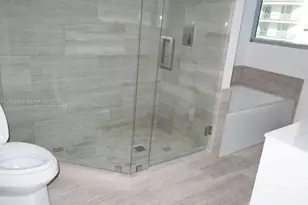1300 Brickell Bay Dr, Miami, FL 33131 - Photo 14