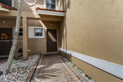 5541 NW 90th Ter, Sunrise, FL 33351 - Photo 2