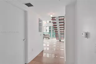 41 SE 5th St, Miami, FL 33131 - Photo 8