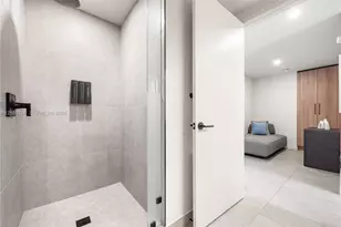 121 NE 5th St, Miami, FL 33132 - Photo 18