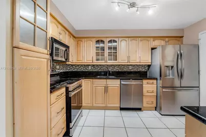 2750 NE 183rd St #2404, Aventura, FL 33160 - Photo 10