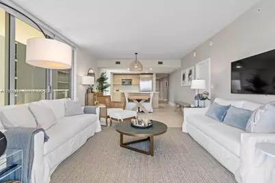 16385 Biscayne Blvd #807, North Miami Beach, FL 33160 - Photo 4