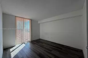 5085 NW 7th St, Miami, FL 33126 - Photo 8