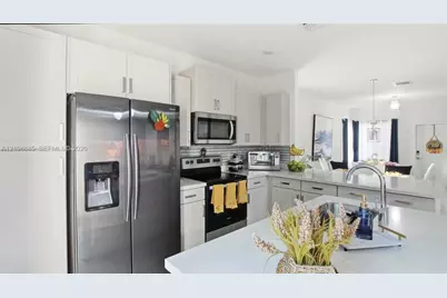 856 SE 16th Ct, Homestead, FL 33034 - Photo 2