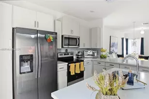 856 SE 16th Ct, Homestead, FL 33034 - Photo 2