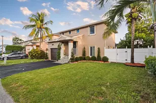 5840 Woodland Point Dr, Tamarac, FL 33319 - Photo 2