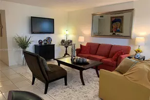 13450 SW 3rd St, Pembroke Pines, FL 33027 - Photo 2