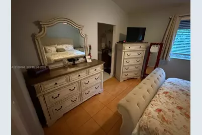 1090 SE 12th Ter, Homestead, FL 33035 - Photo 10