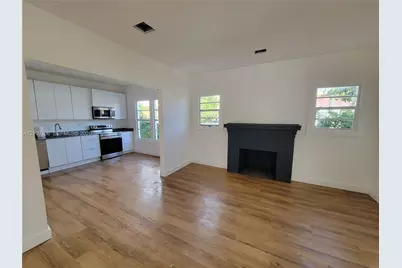 900 SW 8th Ct #Front, Miami, FL 33130 - Photo 8