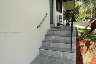 10751 SW 48th St, Davie, FL 33328 - Photo 4
