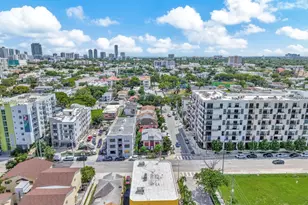 676 SW 1st St, Miami, FL 33130 - Photo 6
