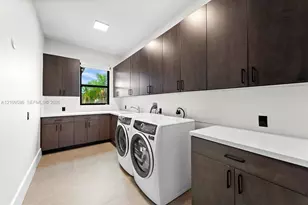 461 Poinciana Dr, Hallandale Beach, FL 33009 - Photo 28