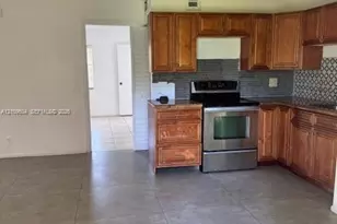 95 NE 41st St, Oakland Park, FL 33334 - Photo 1