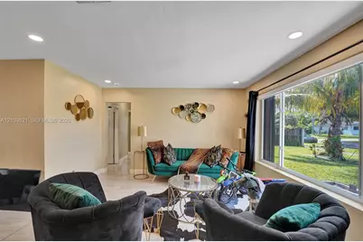 231 SW 64th Way, Pembroke Pines, FL 33023 - Photo 16