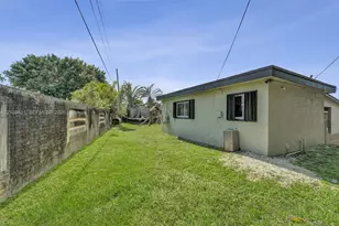 231 SW 64th Way, Pembroke Pines, FL 33023 - Photo 1