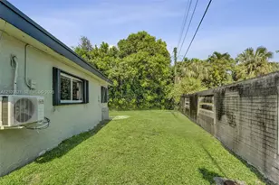 231 SW 64th Way, Pembroke Pines, FL 33023 - Photo 32