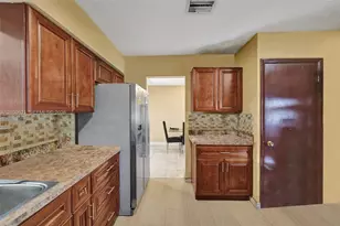 231 SW 64th Way, Pembroke Pines, FL 33023 - Photo 8