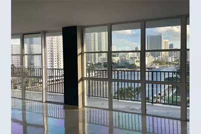 1000 Parkview Dr #920, Hallandale Beach, FL 33009 - Photo 10