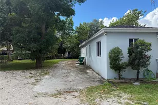 1128 NW 101st St, Miami, FL 33150 - Photo 2